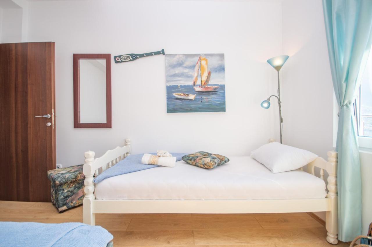 Apartmani Mrsic Risan Zewnętrze zdjęcie