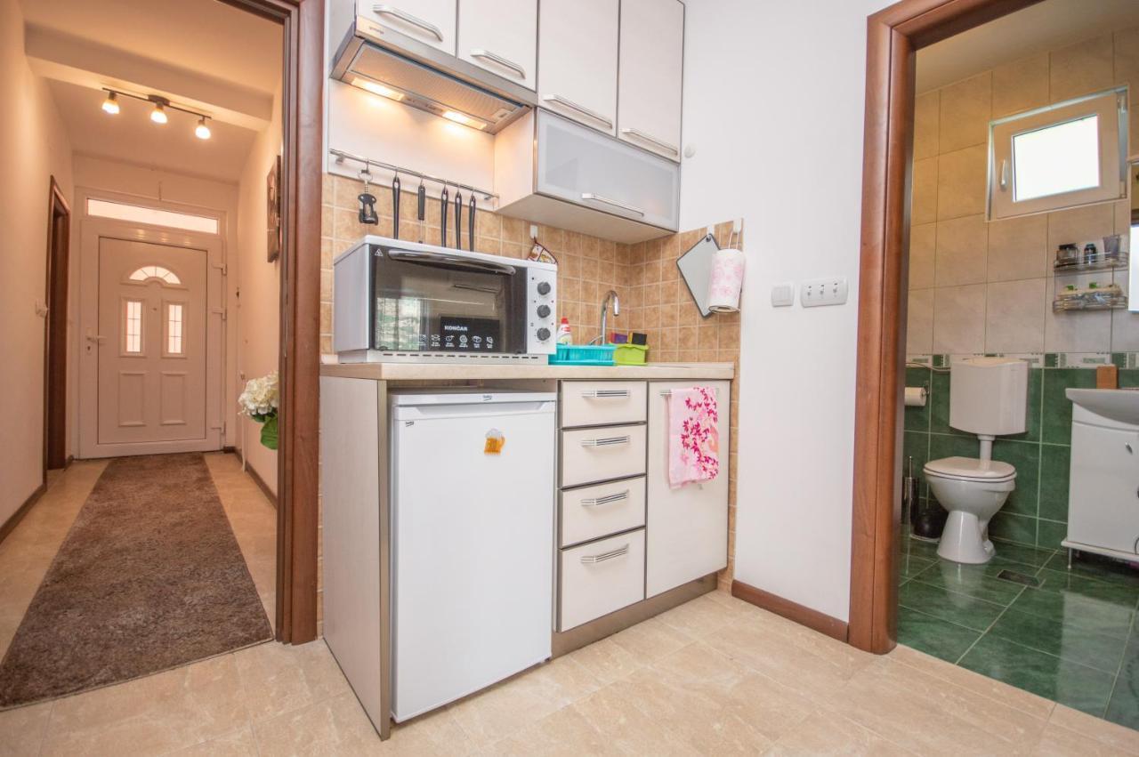 Apartmani Mrsic Risan Zewnętrze zdjęcie