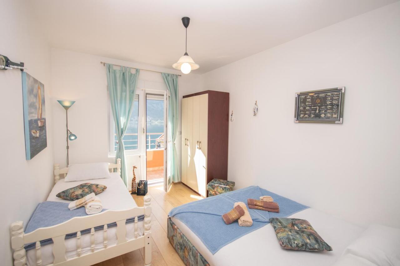 Apartmani Mrsic Risan Zewnętrze zdjęcie